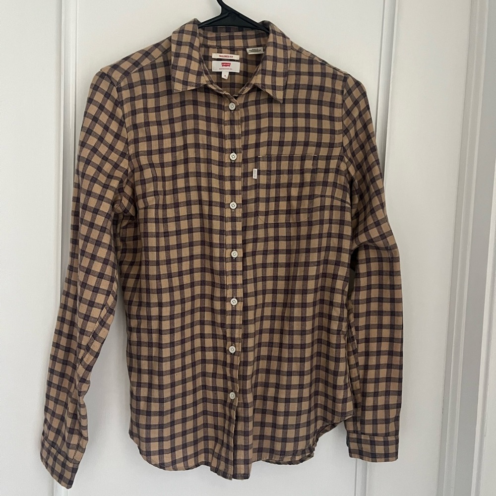Levi’s Tailored Fit Button up Shirt